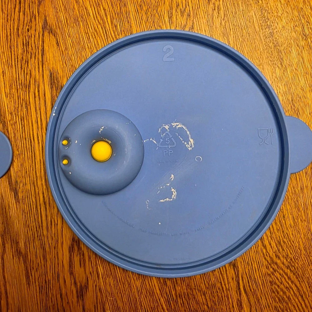 Tupperware Rock N Serve Blue‎ Yellow Microwave Vented Lids Round 7 Inch 5240A